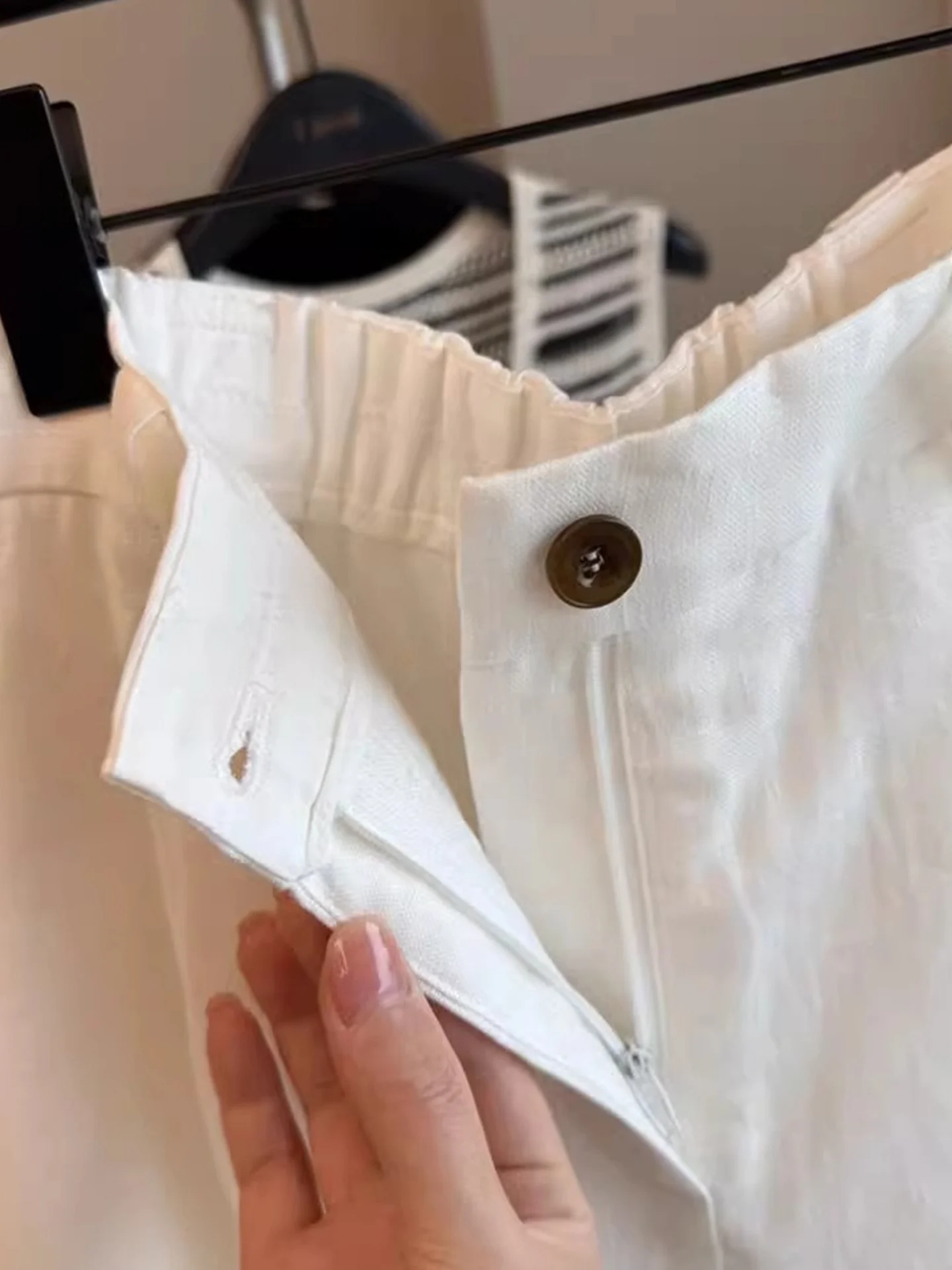 سروال قصير أنيق بلون واحد بسيط متعدد الاستخدامات للتنقل اليومي في الصيف، يمنح مظهراً نحيفاً وشخصية مميزة