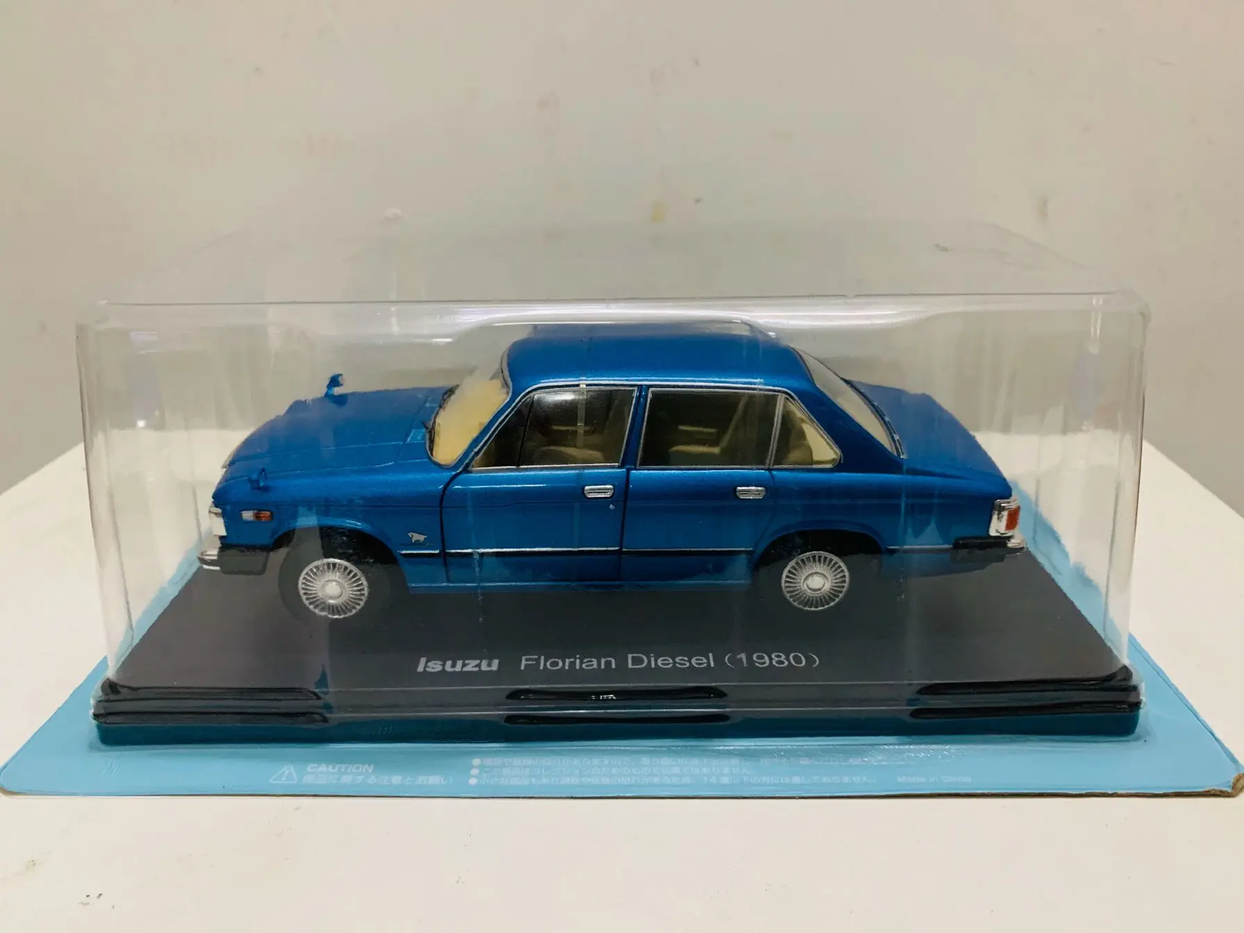 

Масштабная модель автомобиля 1:24 из литого металла Florian Diesel 1980 с открывающимися дверями, подарок на день рождения для детей, игрушка, декор для сцены