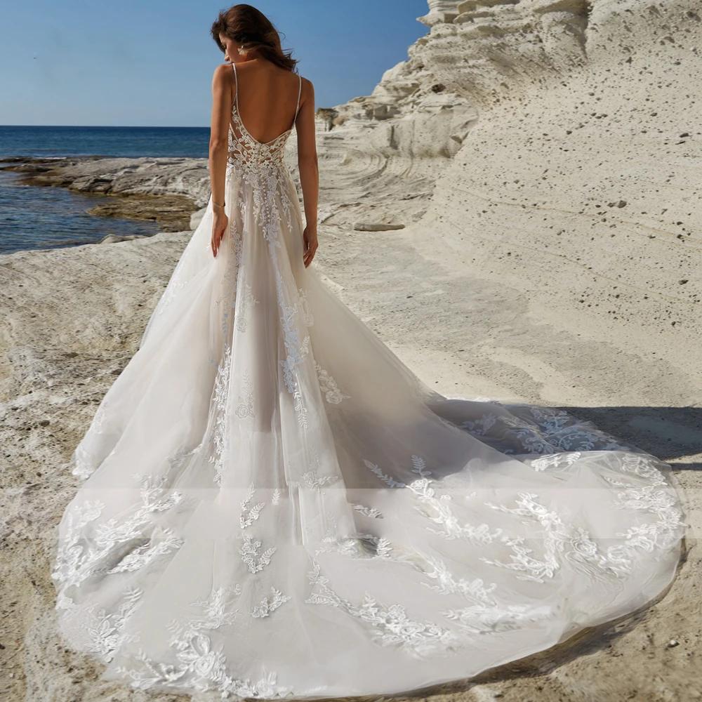 Spaghetti Strap A Line Beach Wedding Dress for Bridal V Neck Lace Appliques Robe De Mariée Backless Sweep Train Bride Gown