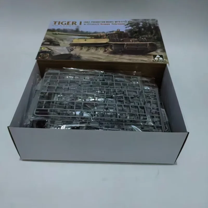 TAKOM Tiger I Early-Production Model Weels Zimmerit `Gruppe Failman` 2202 1/35 Scale