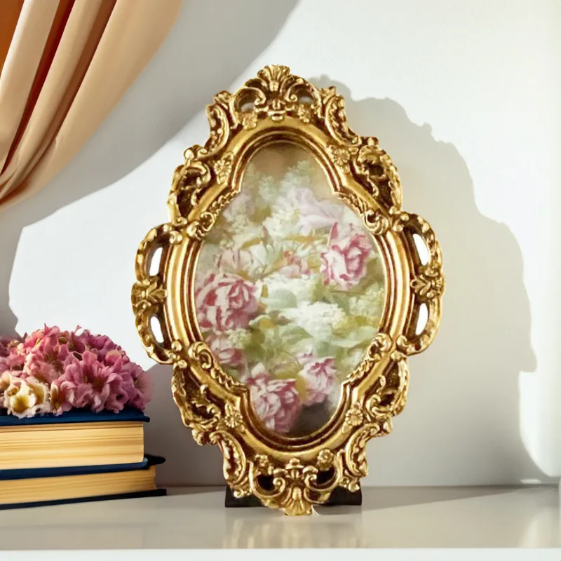Retro Golden Hollow Engraved Frame Decorative Item. Wedding Photo Frame Decoration Painting Resin Display Stand, 10x15cm Photo