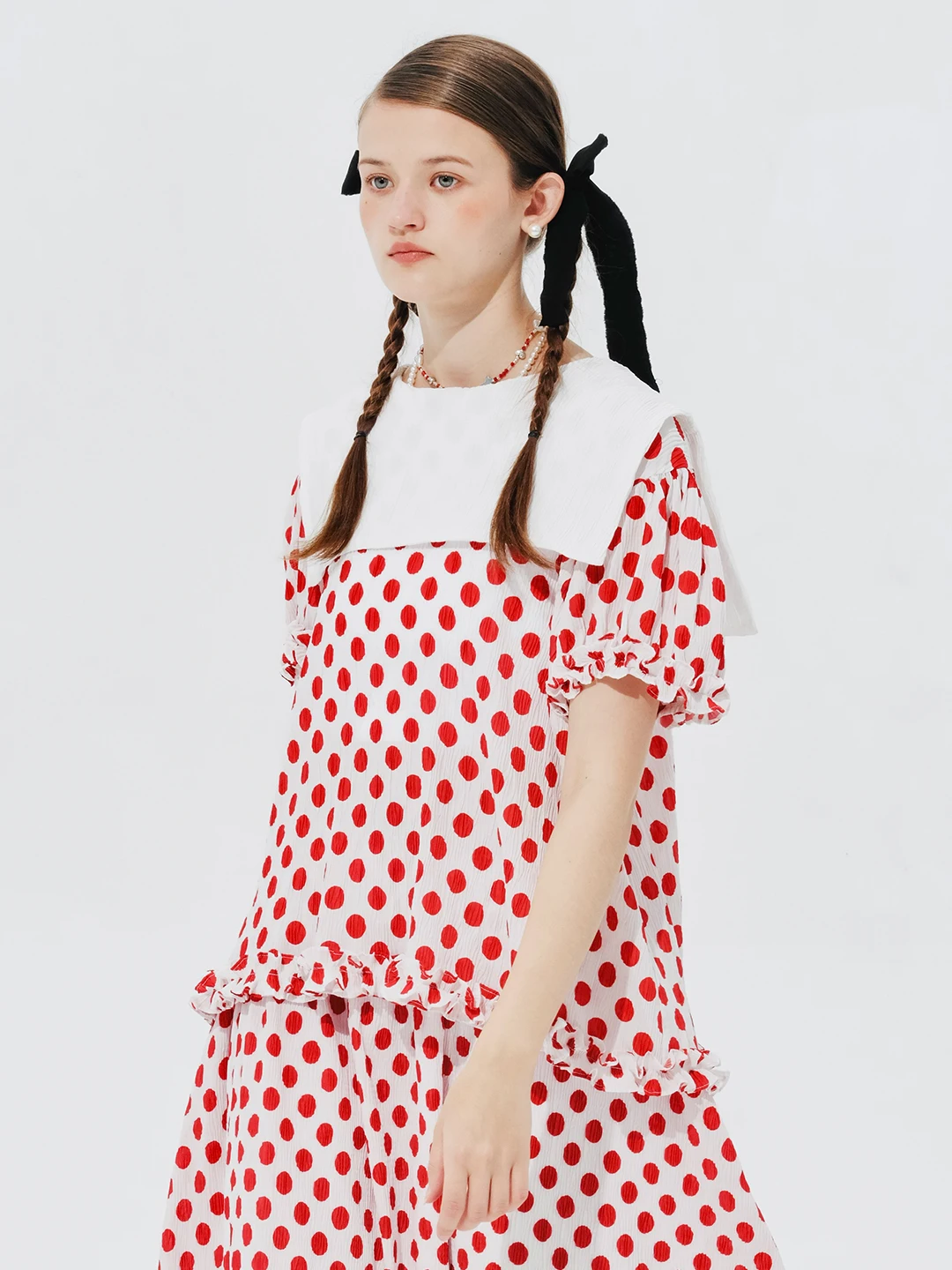 

imakokoni 2024 summer wrinkled red and white polka dot navy collar contrast color pullover shirt female 244662