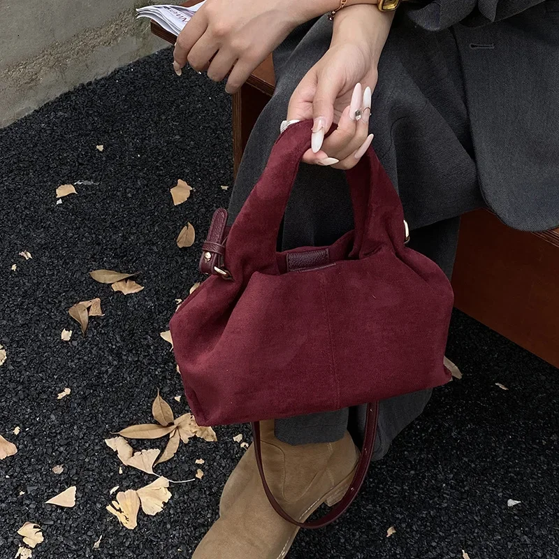 حقيبة دلو بيضاء محمولة باليد للاستخدام اليومي، حقيبة كتف عصرية وبسيطة