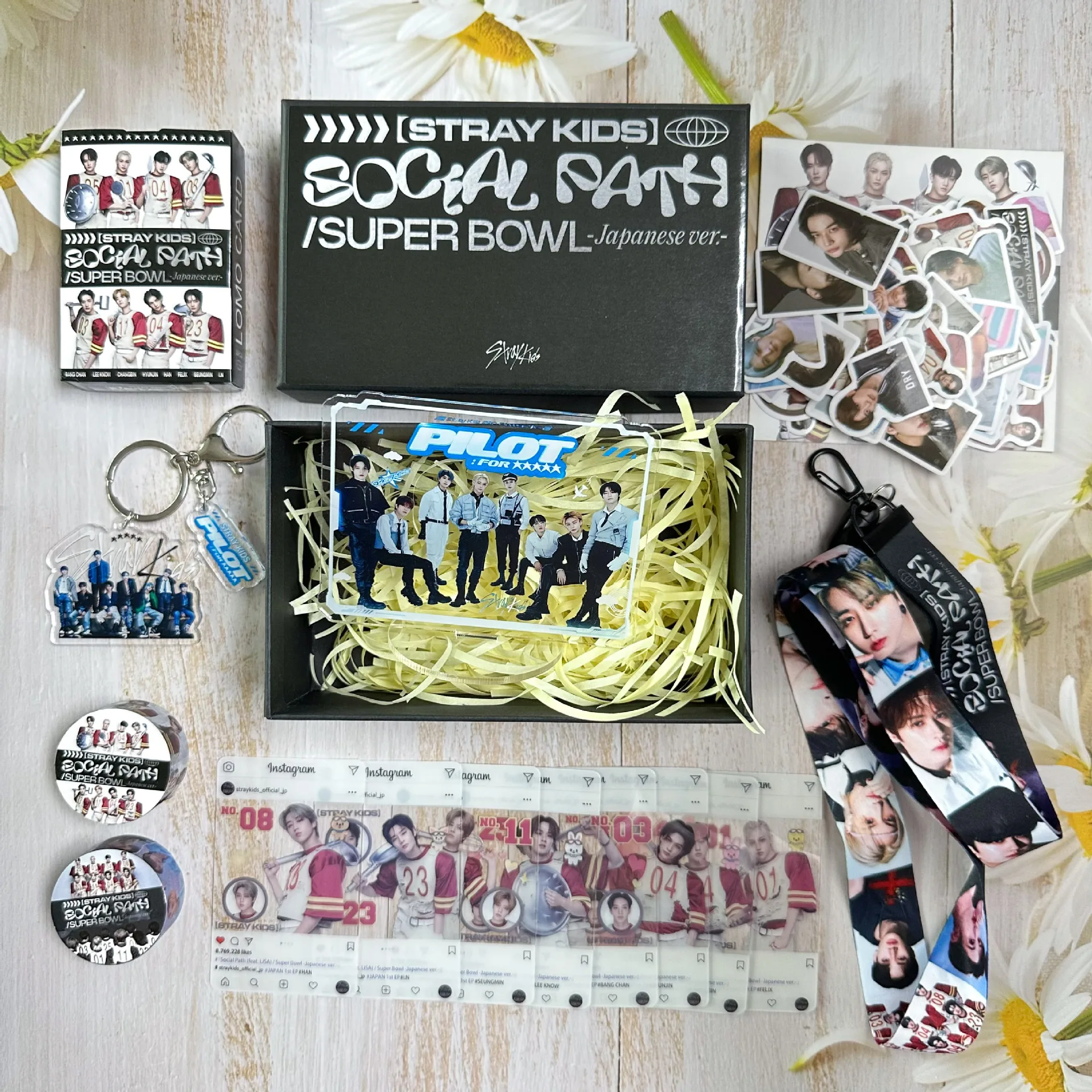 مجموعة بطاقات صغيرة من سلسلة المفاتيح StrayKids حبل معلق محيطي كرتوني من Huang Xuanchen كهدية عيد ميلاد للأصدقاء