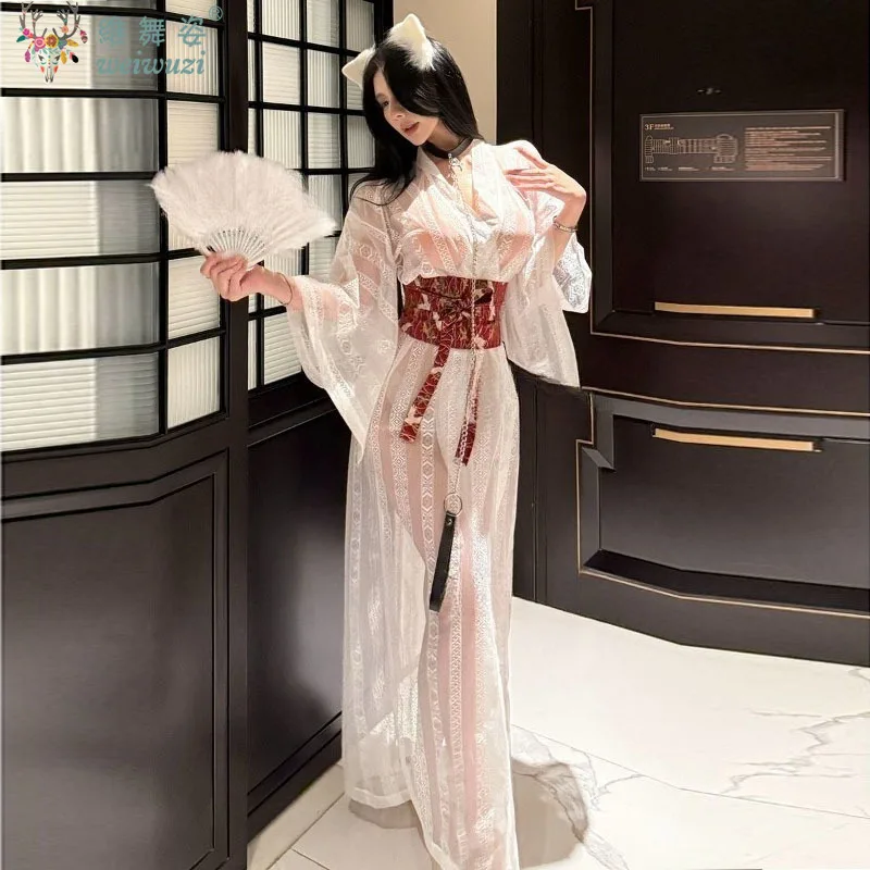 مثير الكبار المرأة اليابانية نمط كيمونو شبه شفافة إغراء حمام منامة زوجين لعبة تفاعلية غامضة بيضاء الغزل بالإضافة إلى حزام أحمر مخطط جميل منحنى لطيف سخي جو جميل من التفاصيل كاملة من النضج الملكي الأخت الرجعية سحر نمط أن