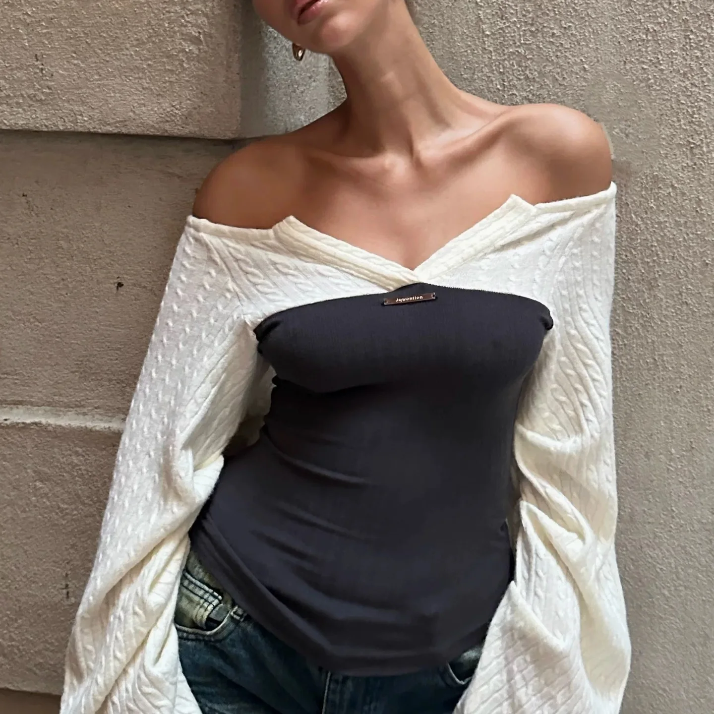 Prawe ramiona, proste ramiona, kontrastowe kolory, delikatne i cienkie, dzianinowy top, nowy styl 2025