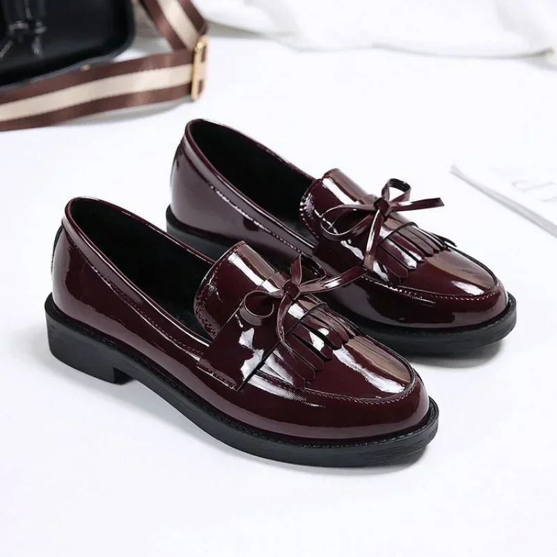 

2025 Designer's New Women's Black Patent Leather Loafers, Women's Flat Shoes, Spring Tassel Casual Bow Flat Shoes
