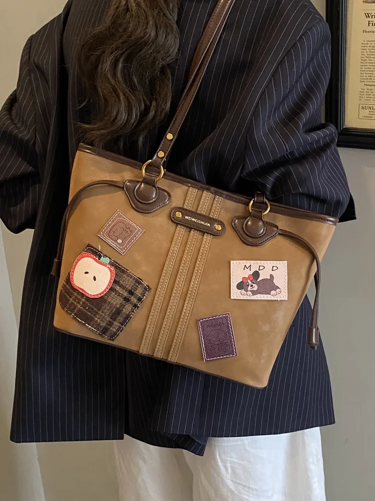 

Большая вместительная сумка-тоут в ретро-американском стиле, женская городская сумка на одно плечо/подмышку, новинка осень-зима 2025, матовая