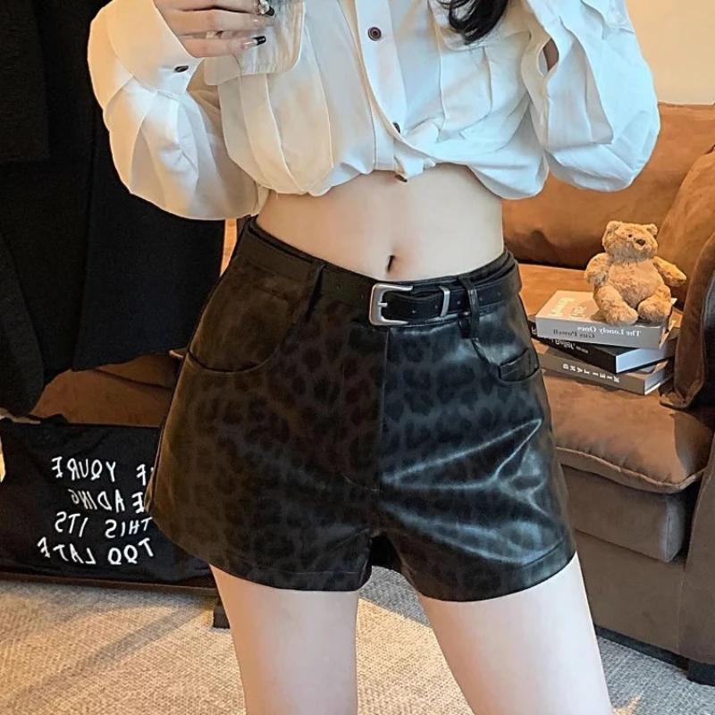 

Leopard Print Leather Shorts Sexy Spice Girls Slim Bag Hip Hot Pants 2025 Spring and Summer Personalized Street Women's Wear