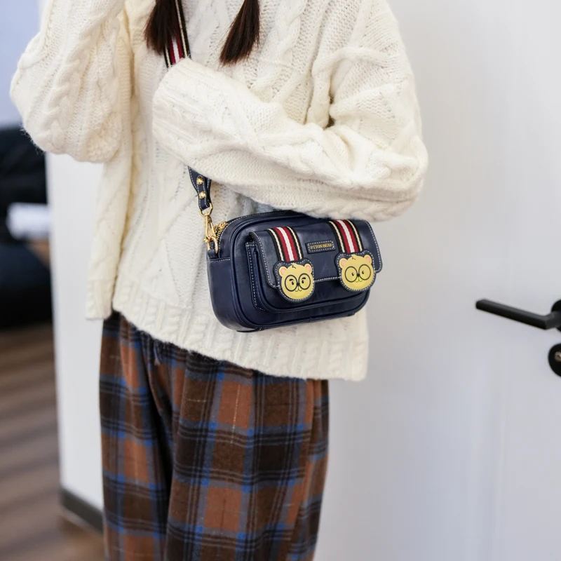 cute women\'s bag Internet celebrity Bear women purse shoulder bag light luxury commuting leather bag fashion flap messenger bag