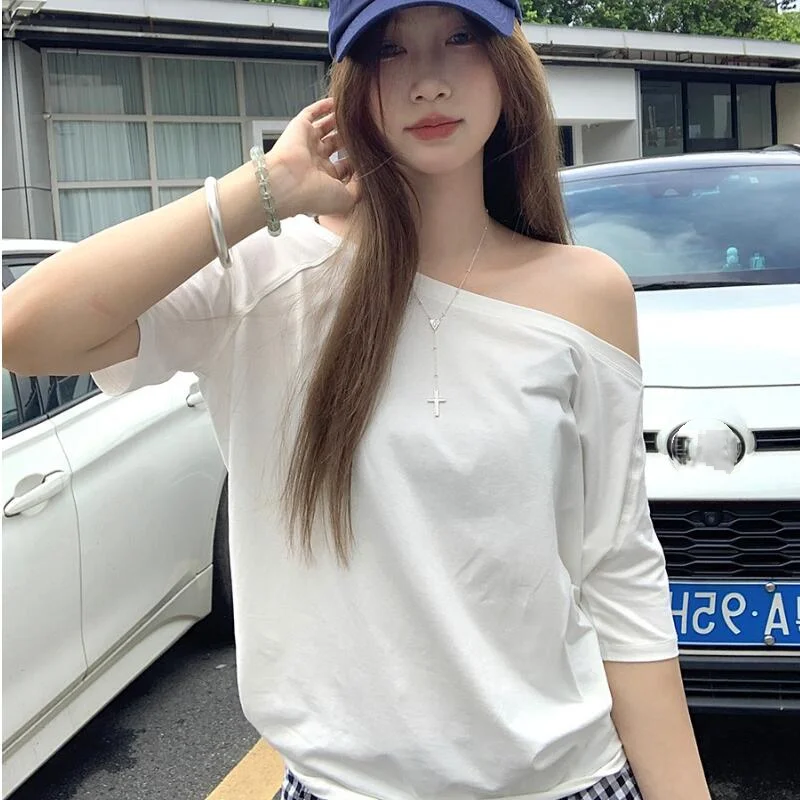 

American design style off shoulder gray T-shirt for women in summer, lazy, loose, casual, simple sloping shoulder top new style