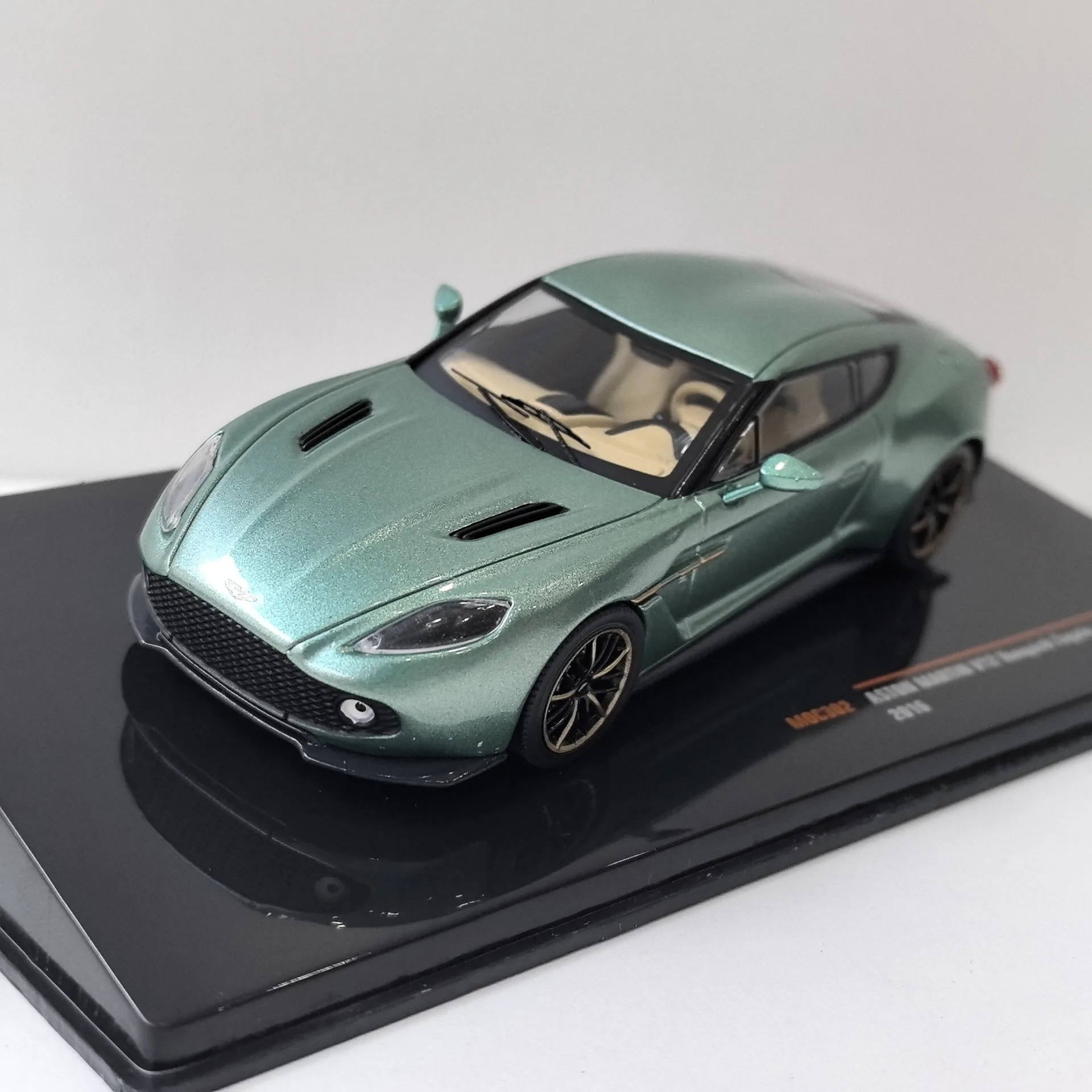

Литой под давлением IXO масштаб 1/34, ASTON MARTIN V12 Vanquish Zagato 2016, Aston Martin Ford Racing, модель автомобиля из сплава, Коллекционная игрушка в подарок
