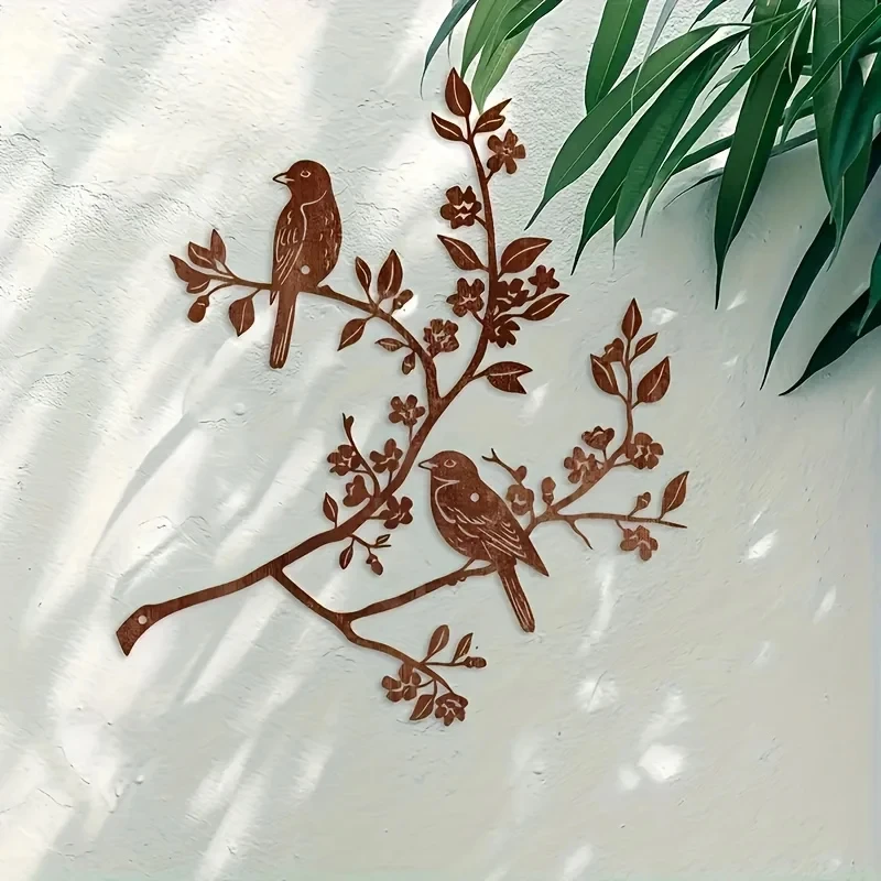 A Simple Metal Bird and Floral Wall Decoration – Vintage Iron Garden Ornament Featuring Lifelike Birds and Blooming Branches, Suitable for Classroom Environments