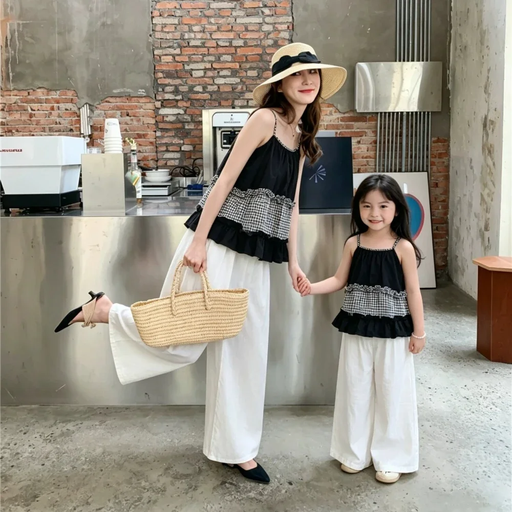 conjuntos-a-juego-para-mama-e-hija-top-camisero-a-cuadros-en-blanco-y-negro-pantalones-anchos-conjunto-familiar-a-juego-para-vacaciones-en-la-playa-conjunto-informal-para-padres-e-hijos