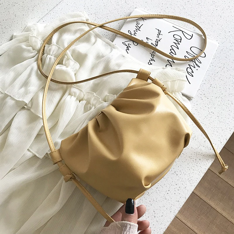 Mini-Pendler-Kleintasche 2025, neuer Stil: Umhängetasche, modische Cloud-Tasche, plissierte Einzelschulter-Freizeittasche für Mädchen