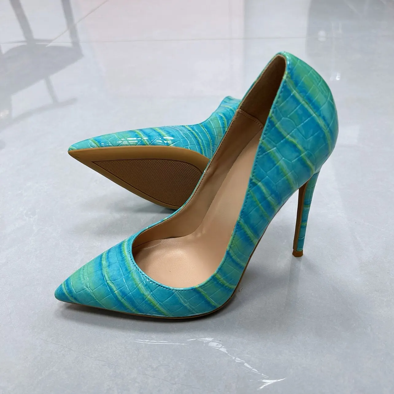 Blue green crocodile patterned high-heeled shoes with patent leather temperament, versatile women's single shoes for commuting