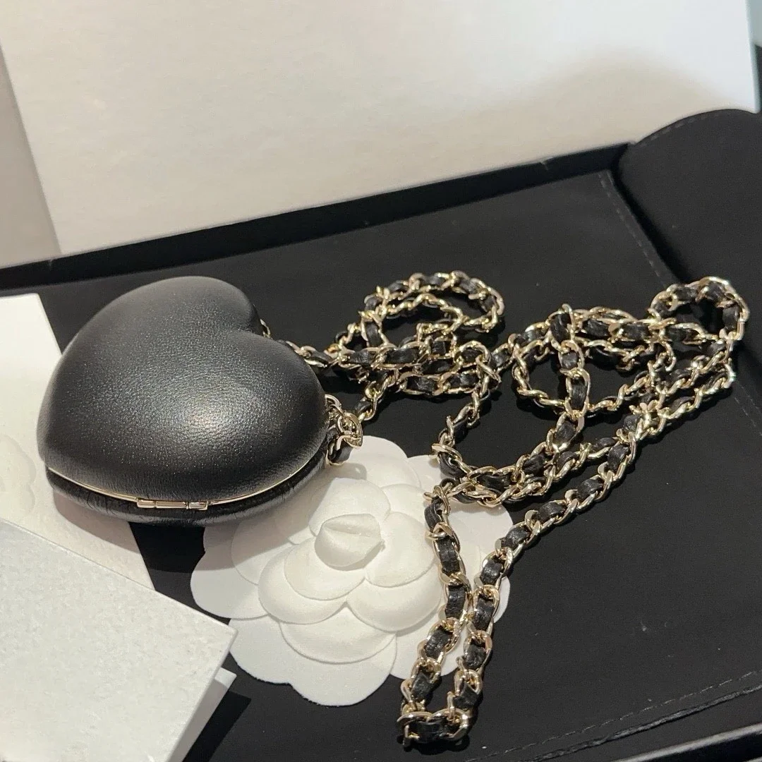 

2024 New Fashion Personalized Love Box Chain One Shoulder Crossbody Small and Popular Texture Women's Necklace Earphone Bag