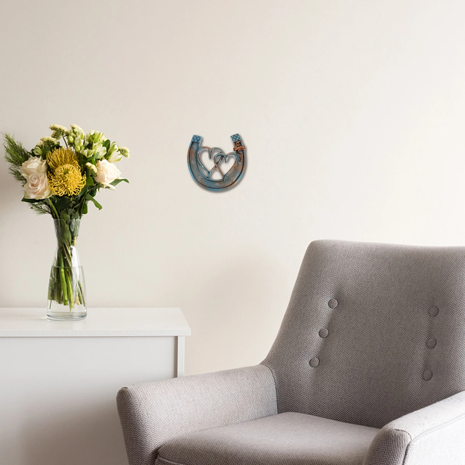 

Horseshoe Wall Decor Heart Shaped Resin Hanging Art for Living Room Balcony Garden Vintage Style Resin Horseshoe