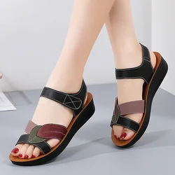 Plus Size sandali comodi da donna estivi in vera pelle fondo morbido scarpe basse Casual madre Slip On scarpe da spiaggia sandali