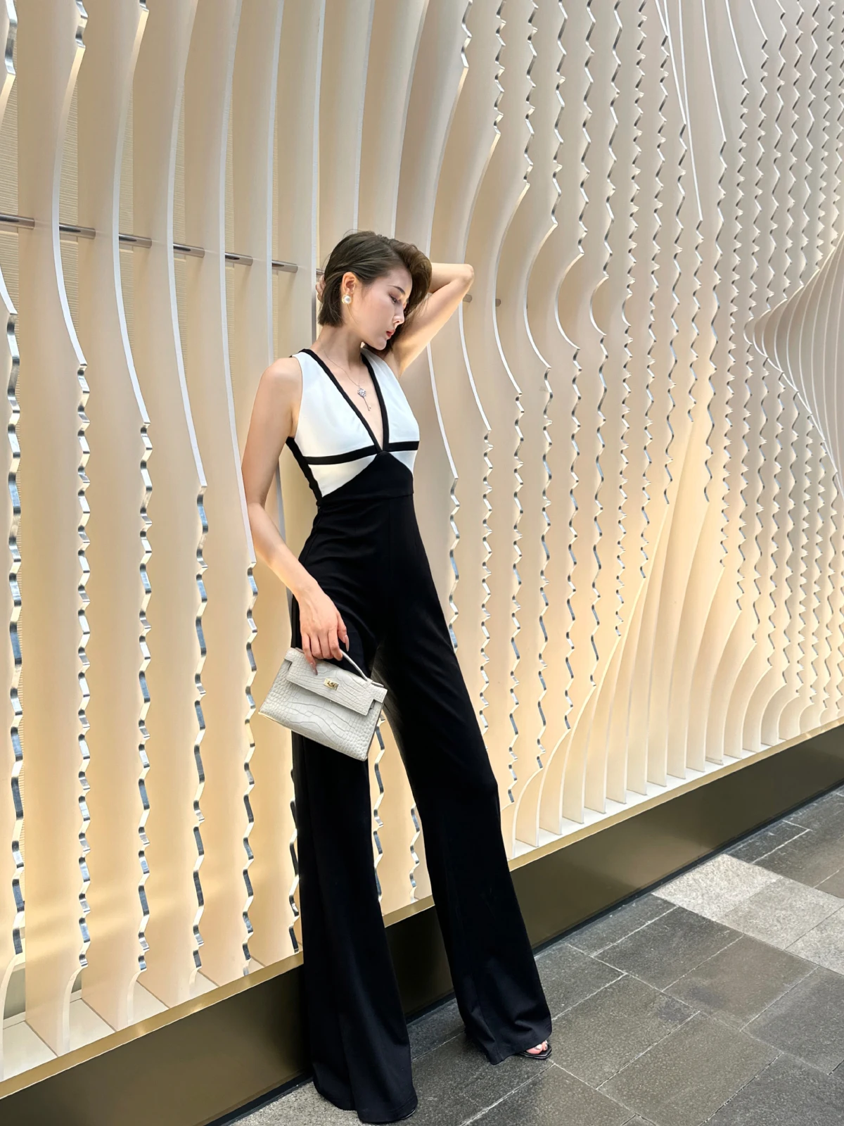 

Оригинальный дизайн XULU: летние брюки из римской ткани черно-белого цвета с глубоким V-образным вырезом, сексуальные, облегающие, с высокой талией