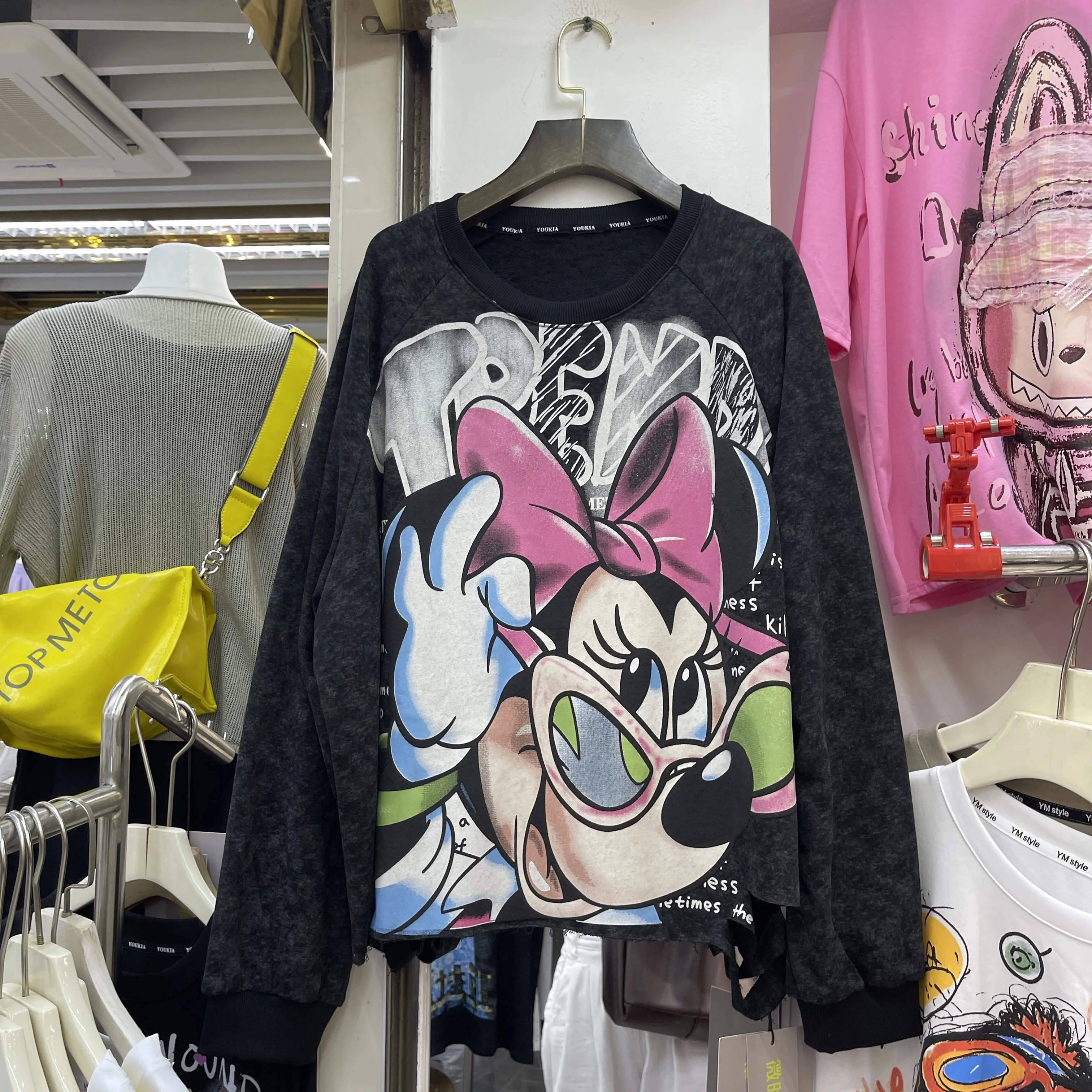 2025 ฤดูใบไม้ร่วงHeavyการ์ตูนพิมพ์หลวมผ้าฝ้ายรอบคอPulloverเสื้อแขนยาวผู้หญิงสีดําKawaiiเสื้อผ้า