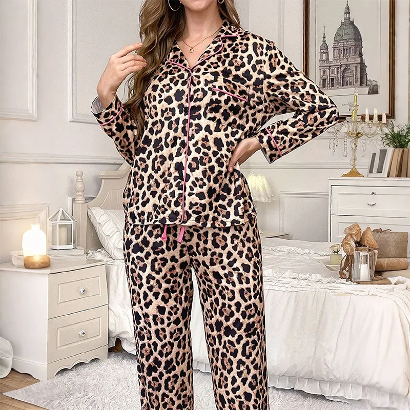 

Heart-shaped leopard print pajama cardigan with turned collar, long sleeves and long pants, home wear set