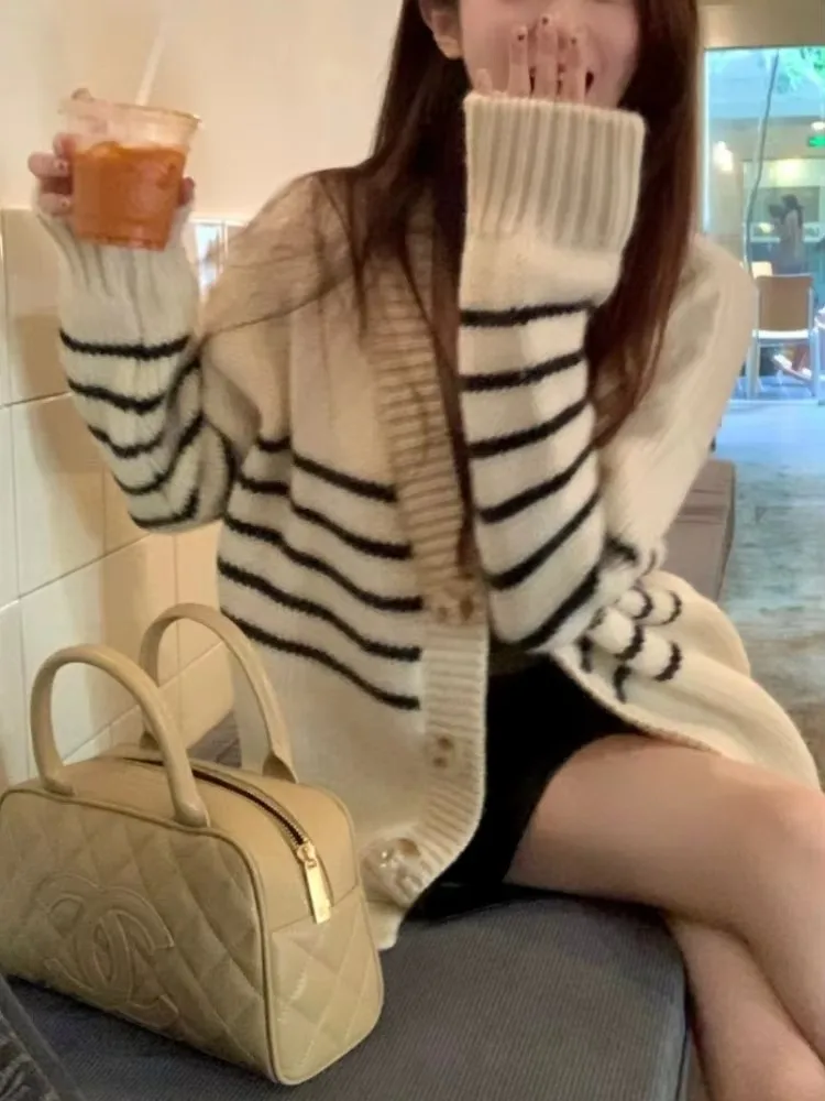 

Женский вязаный кардиган в полоску с длинным рукавом, V-образным вырезом и пуговицами, уютный свитер-жакет в университетском стиле, осенне-зимний повседневный легкий свитер