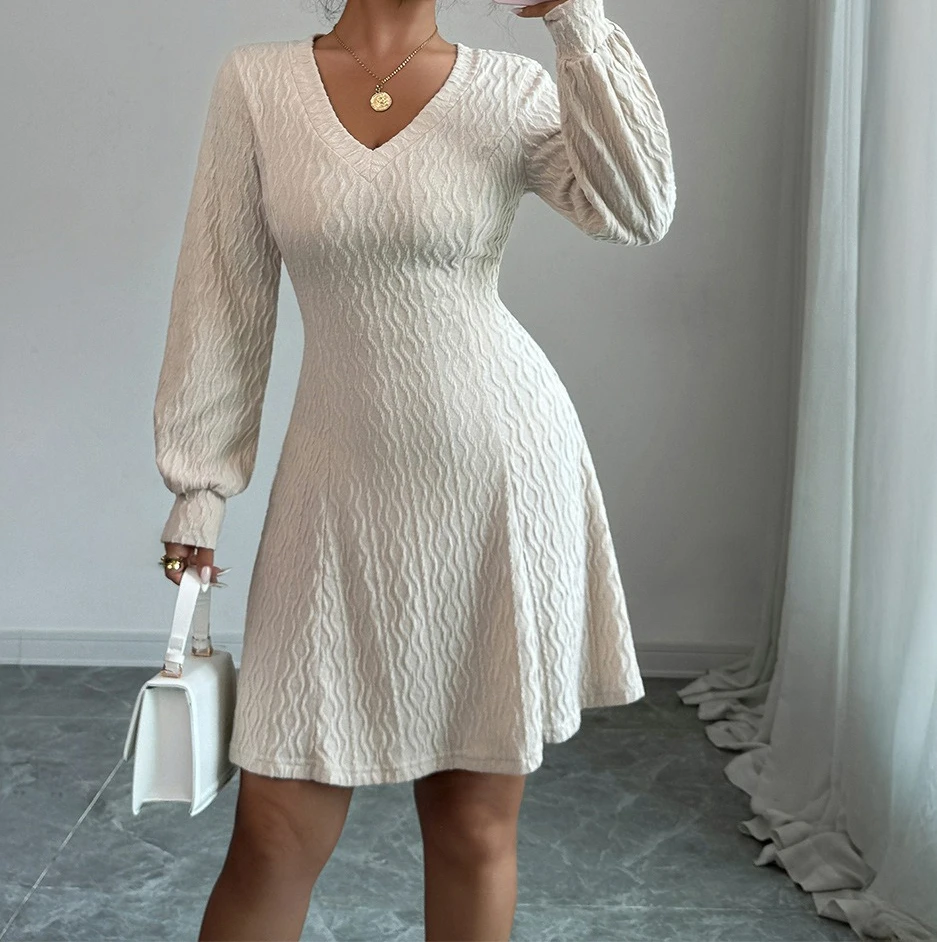 

2025 Spring and Summer Elegant Fashion Style V-neck Long sleeved Long Skirt Dress Women's Wear
