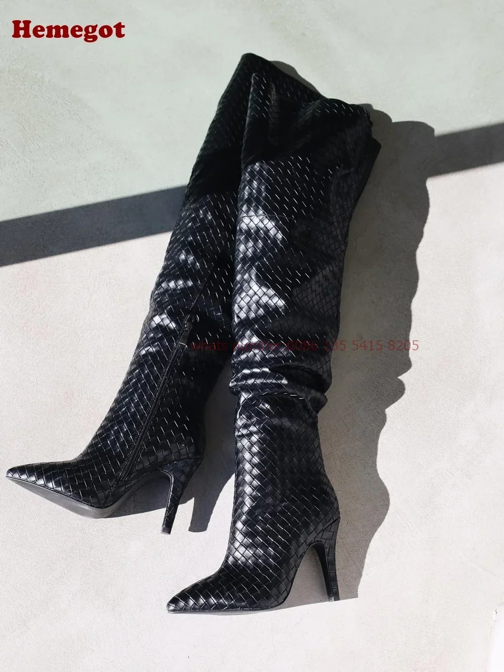 

Женские сапоги выше колена на тонком каблуке, с заостренным носком и боковой молнией