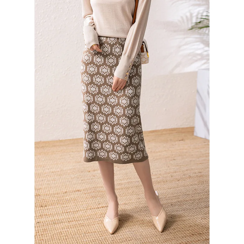 

Retro Wool Blended Skirt for Women Spring New Jacquard Button Decoration Straight High Waist Skirt 2025 Fashion Trends