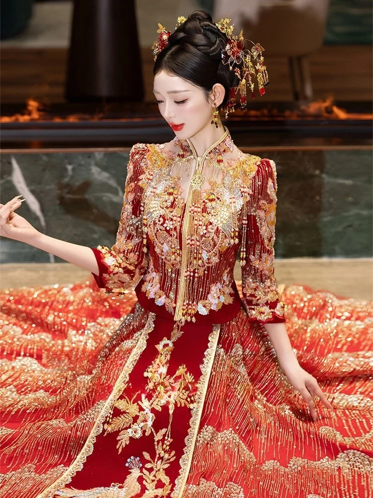 

New style of heavy-duty dragon and phoenix toasting gauze skirt clothing with upturned shoulders crown red cape