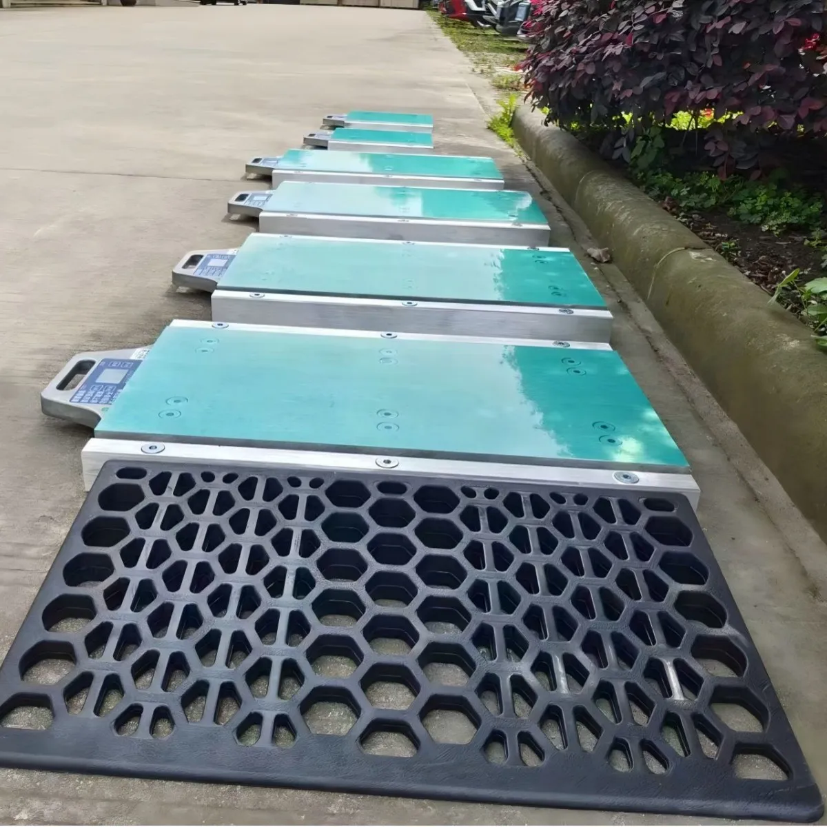 Portable weighing board, car scale
