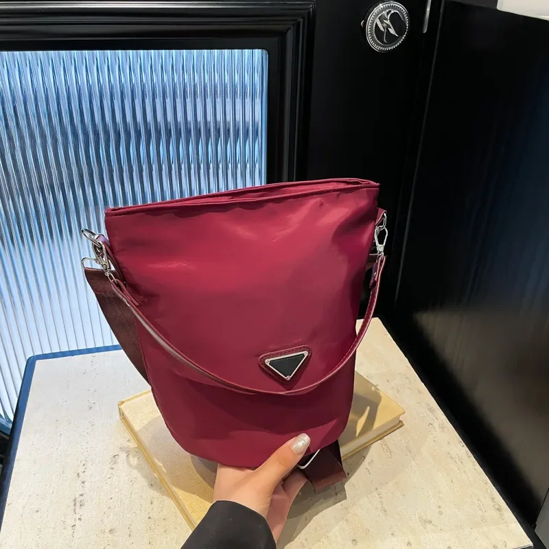 

Stylish large-capacity bucket bag simple and versatile lightweight handbag