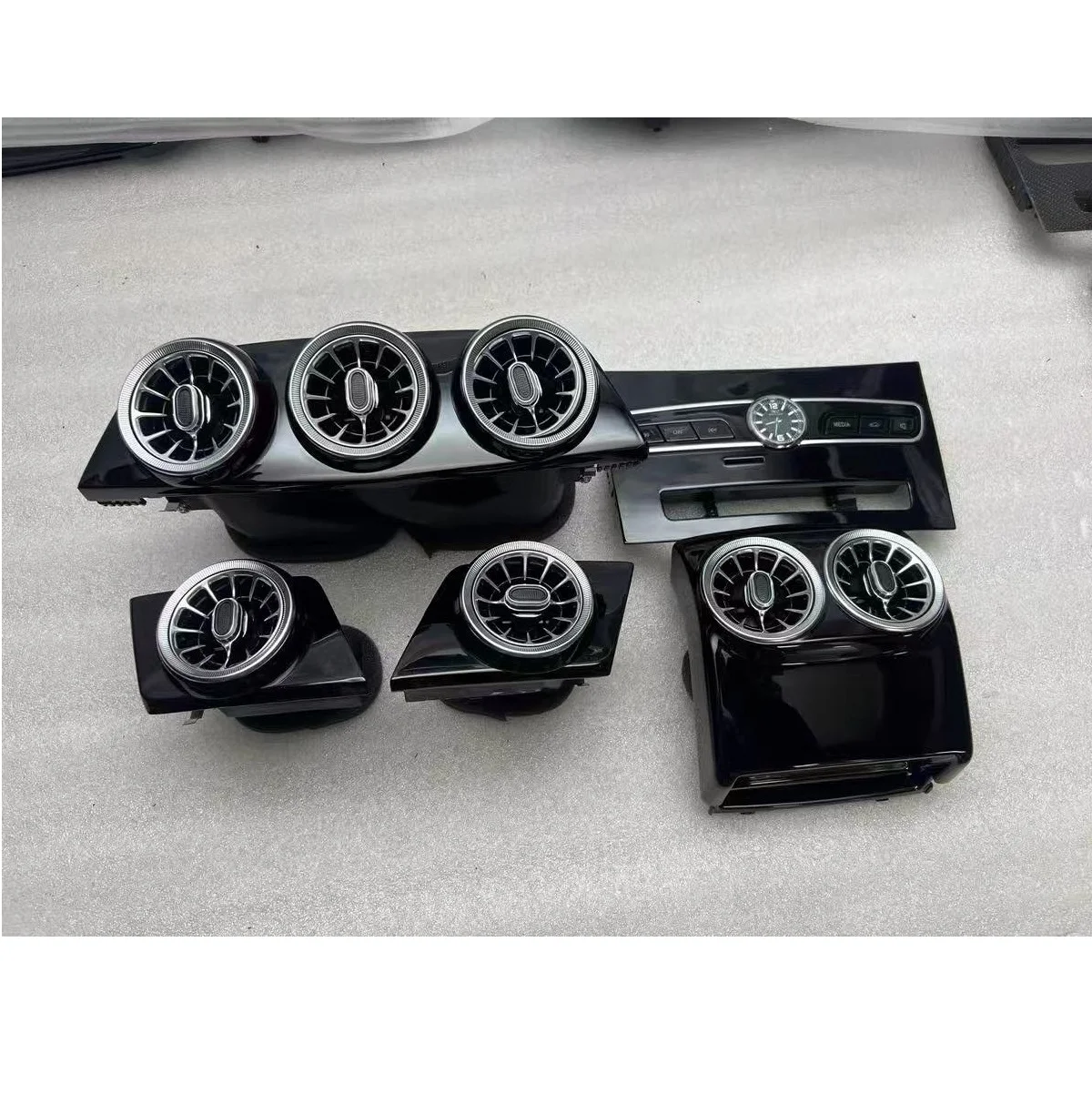 

Accessories Interior Turbine Vent Panel Overlay for Mercedes-Benz E W207 Interior Center Console