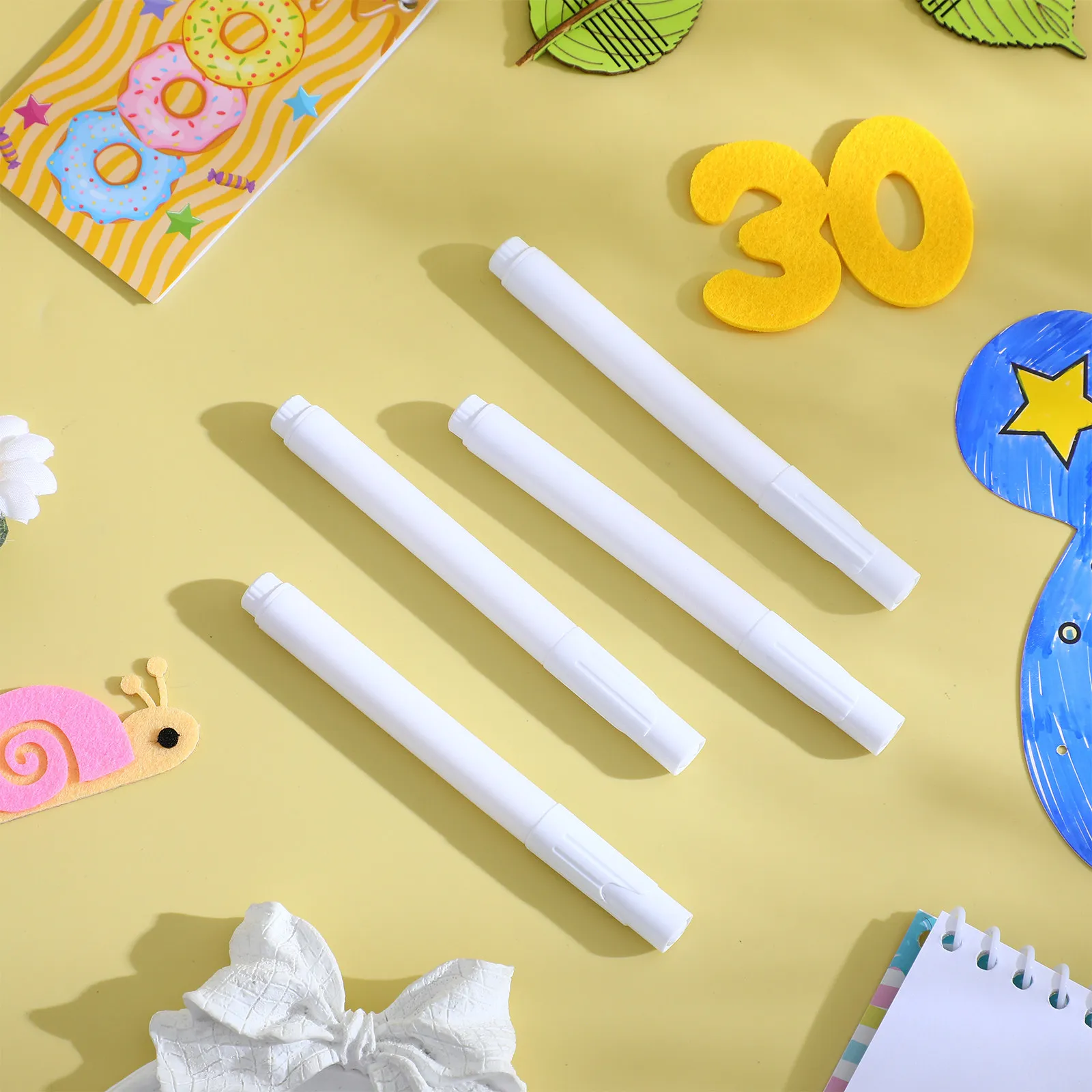 

4Pcs White Chalk Markers Liquid Type Dust Free Easy Clean Fine Tip Portable for Glass Blackboard Paper Mirrors Advertising Art