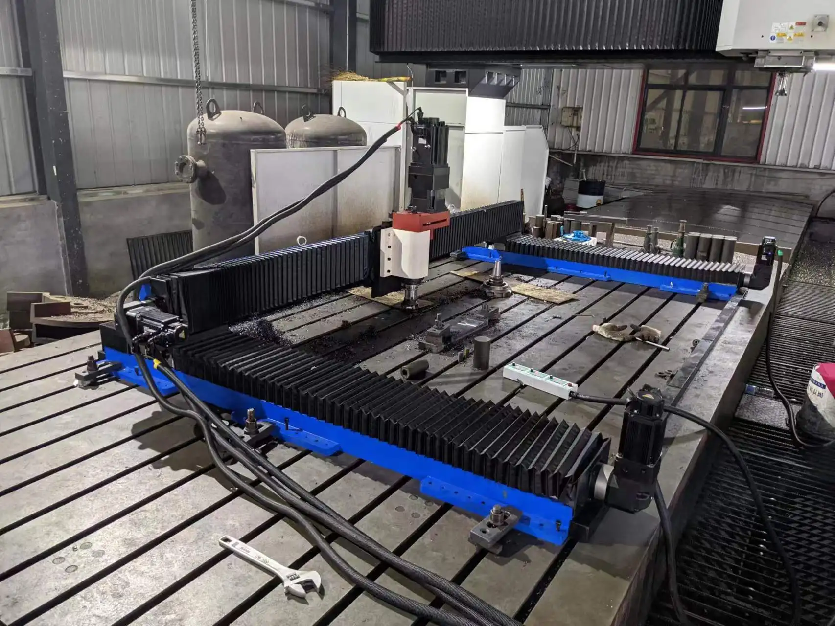 Fresadora Portátil de Tipo Pórtico/Fresadora CNC con Husillo Cónico BT40