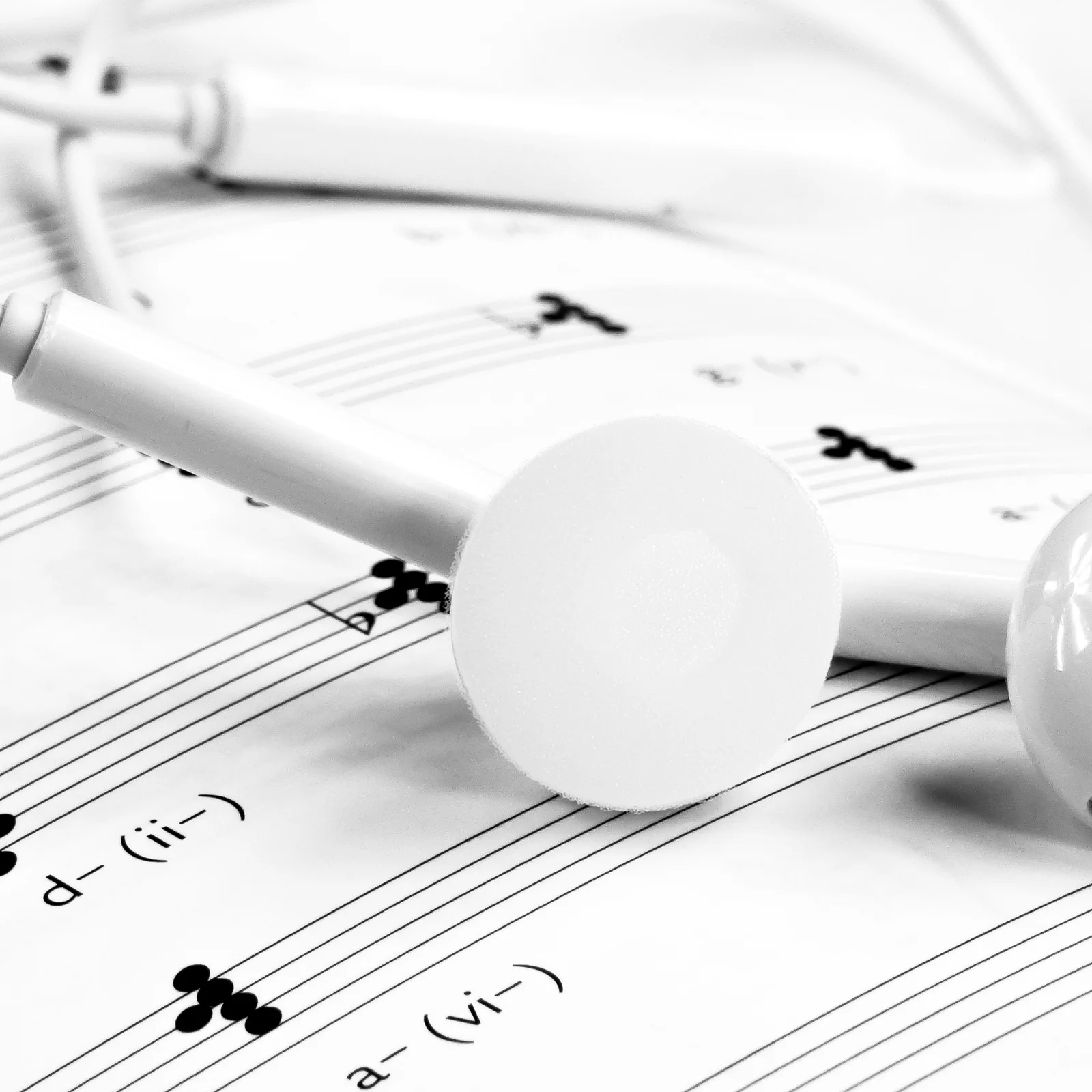 

50Pcs Replacement Earphone Earpads High Durability Soft Sponge Pads for Earbuds Enhanced Sound Transmission Breathable Ear Pad