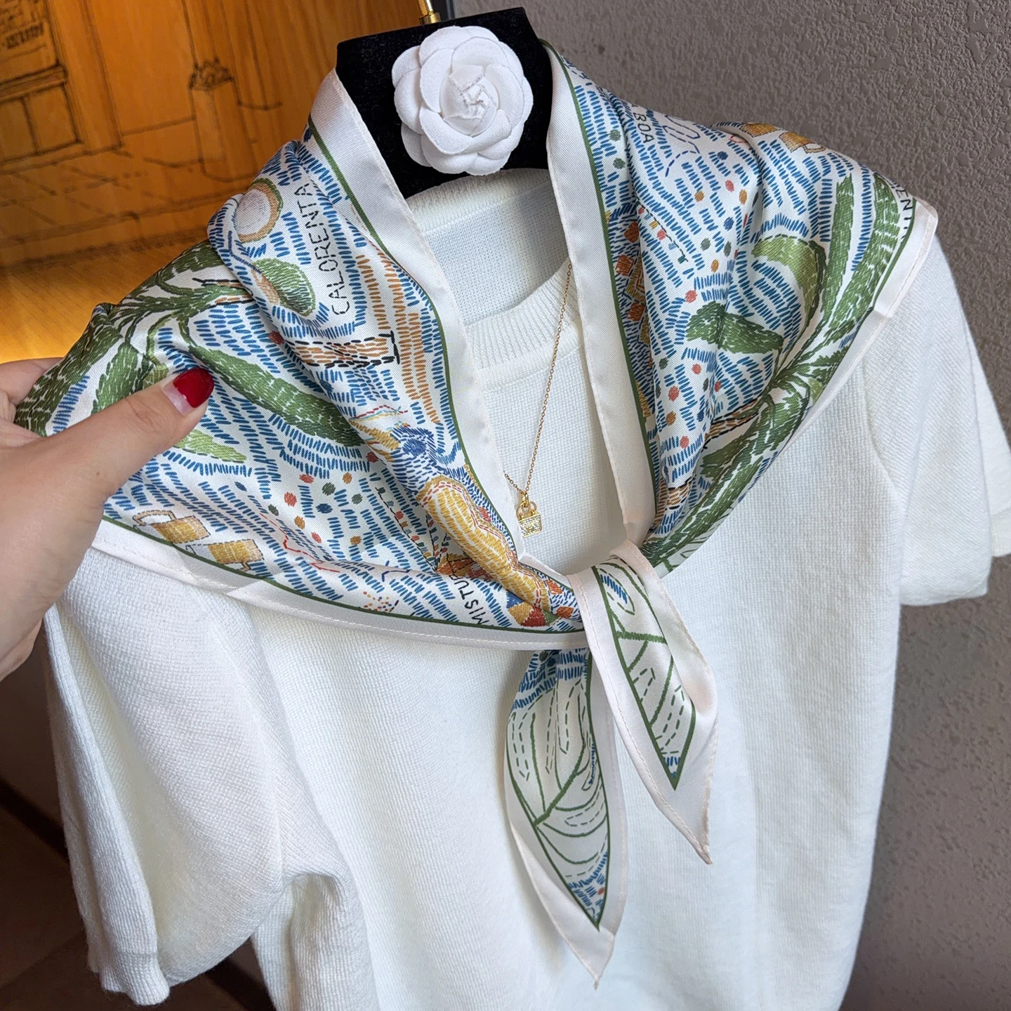 lenco-feminino-de-seda-sintetica-com-estampa-de-grafite-'island-coconut-forest'-para-viagem-protecao-solar-e-como-xale-decorativo