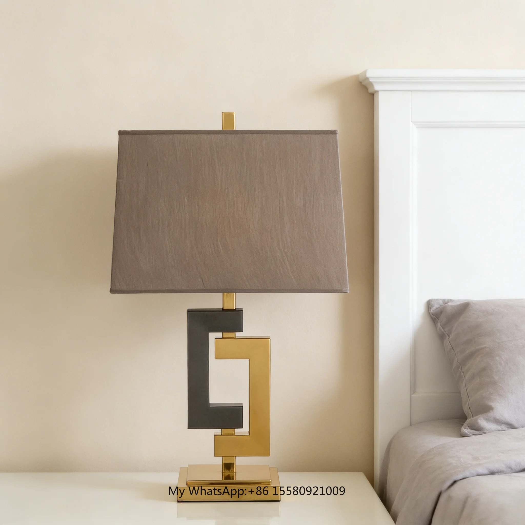 Modern New Fashion Decorative Table Light Modern Hotel Bedroom Bedside Modern Luxury Table
