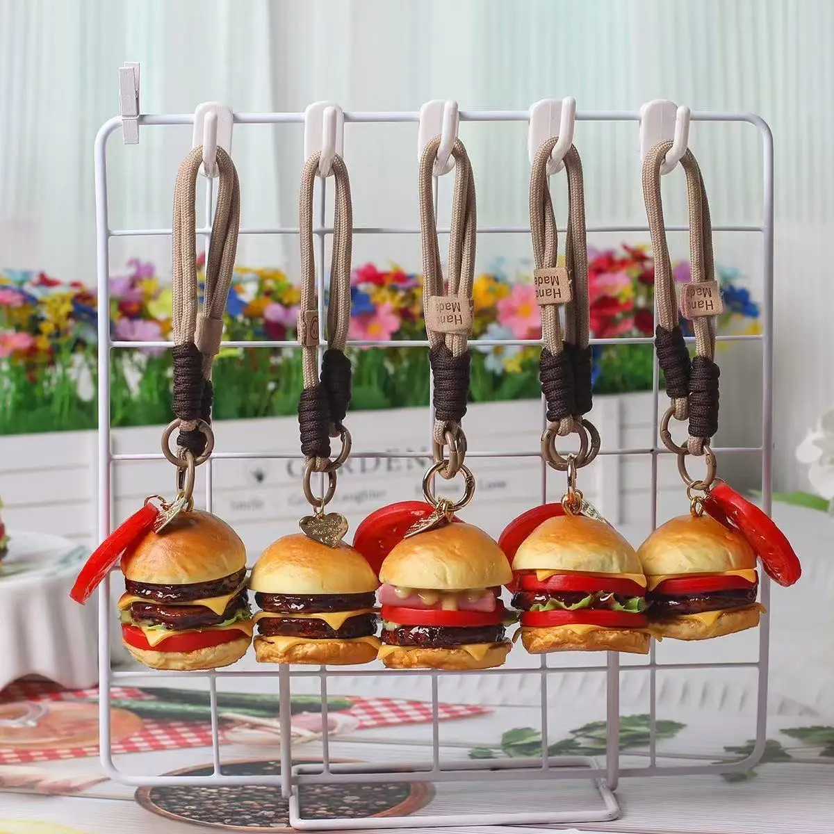 1 colgante de hamburguesa 3D; Bolsa pequeña de dibujos animados de pan; Llavero de mochila escolar; Adorno de coche; Regalo del festival