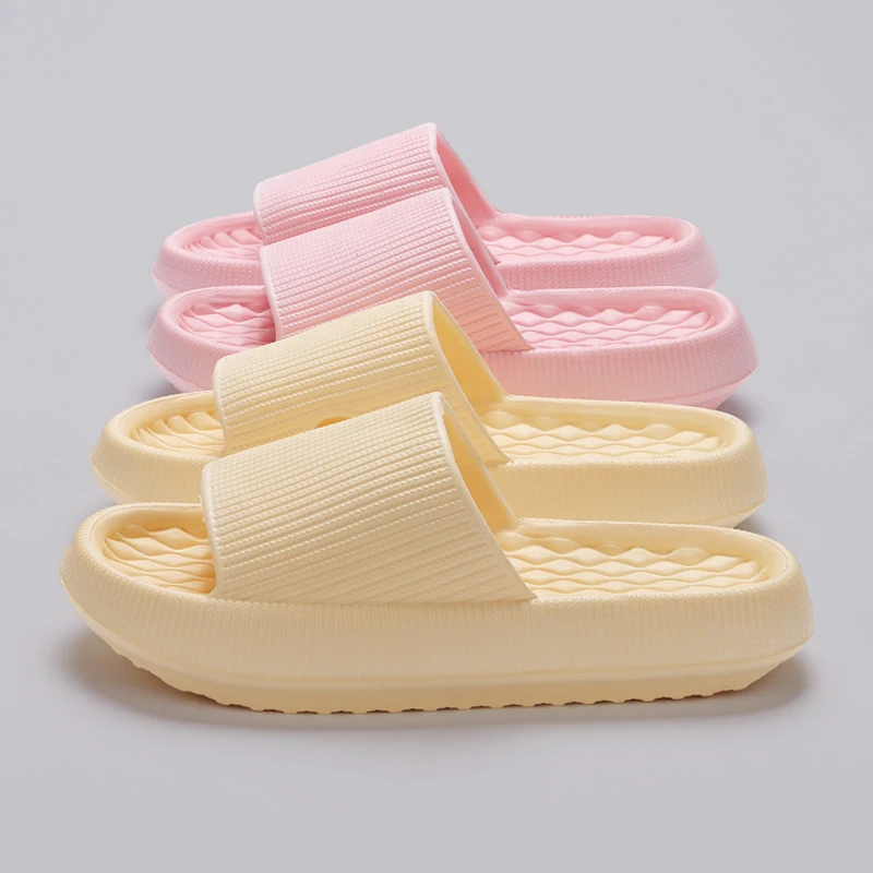 Nieuwe Zachte Platform Slippers Voor Vrouwen 2024 Zomer Dikke Bodem Wolk Slides Vrouw Eva Licht Antislip Slippers Plus Maat 45