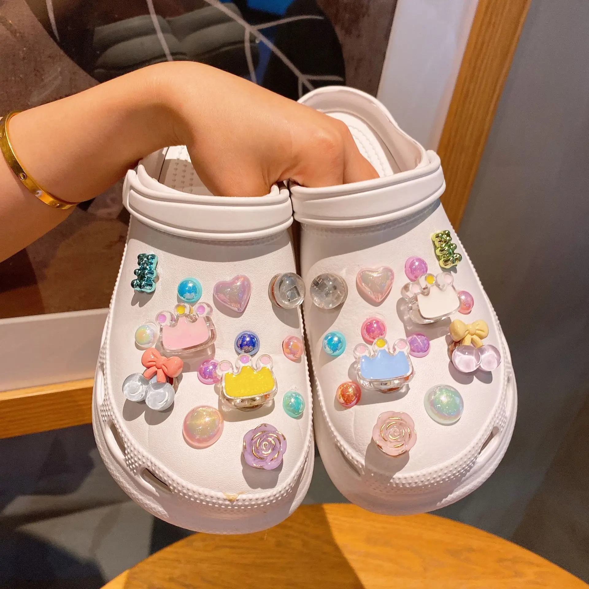 New Arrival Glowing Cartoon kitty Pet LED Shoe Charms Pack Flashing Footwear Accessories DIY Decor Matching All Style Hole Clogs