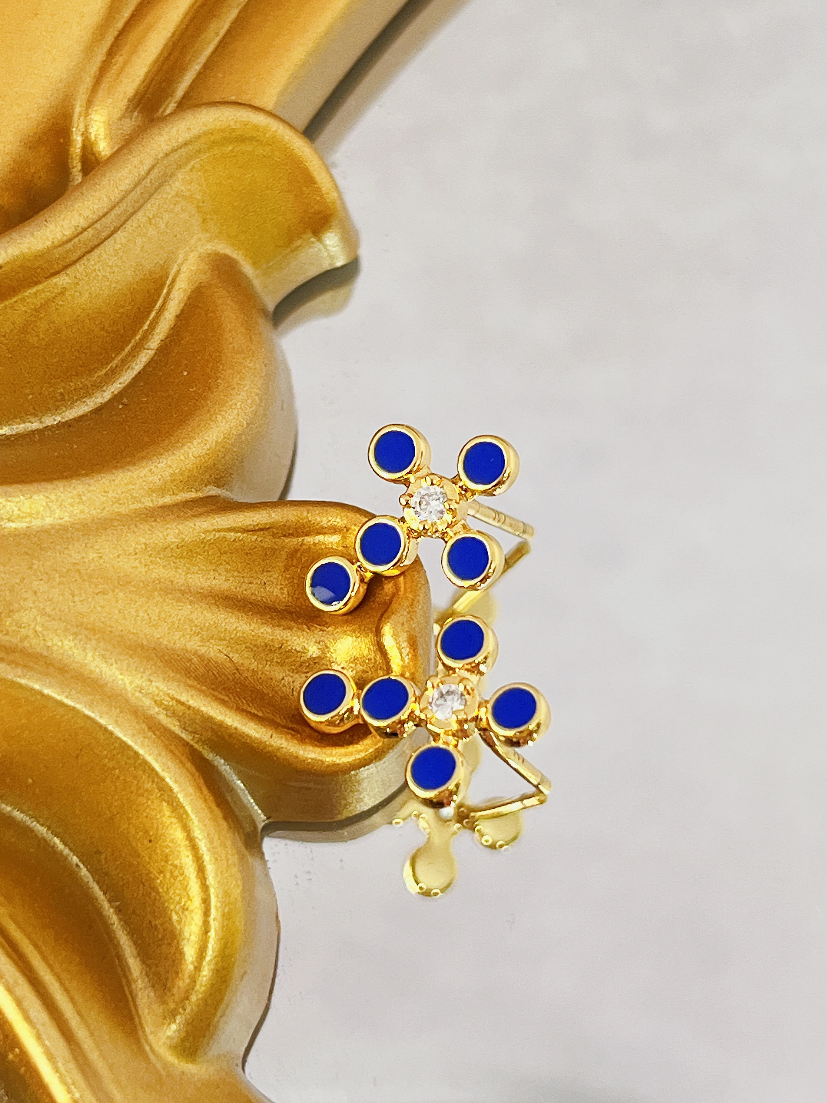 أوروبا والولايات المتحدة المتخصصة عبر الحدود شخصية المينا الحد الأدنى الأقراط الاستخدام اليومي للمجوهرات عالية المستوى متعددة الاستخدامات