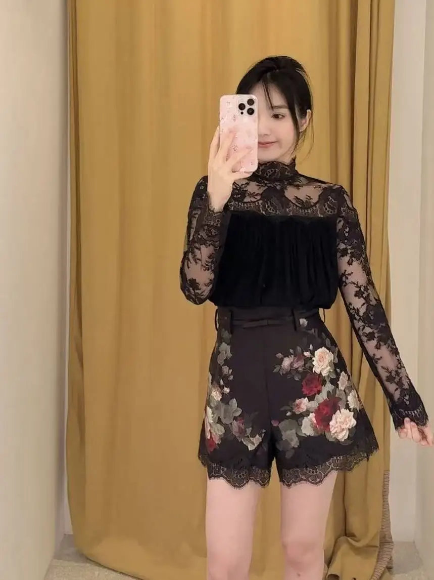 ชุดเซ็ตเสื้อคอสูงแขนยาวผ้าลูกไม้ลายดอกไม้สไตล์หรูหรา คอลเลคชั่นฤดูใบไม้ร่วง-ฤดูหนาว 2025 สำหรับผู้หญิง