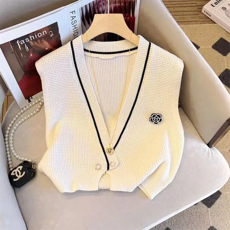 V-neck Knitted Vest 2023 New Summer Sweater Sleeveless Short Cardigan Loose Top