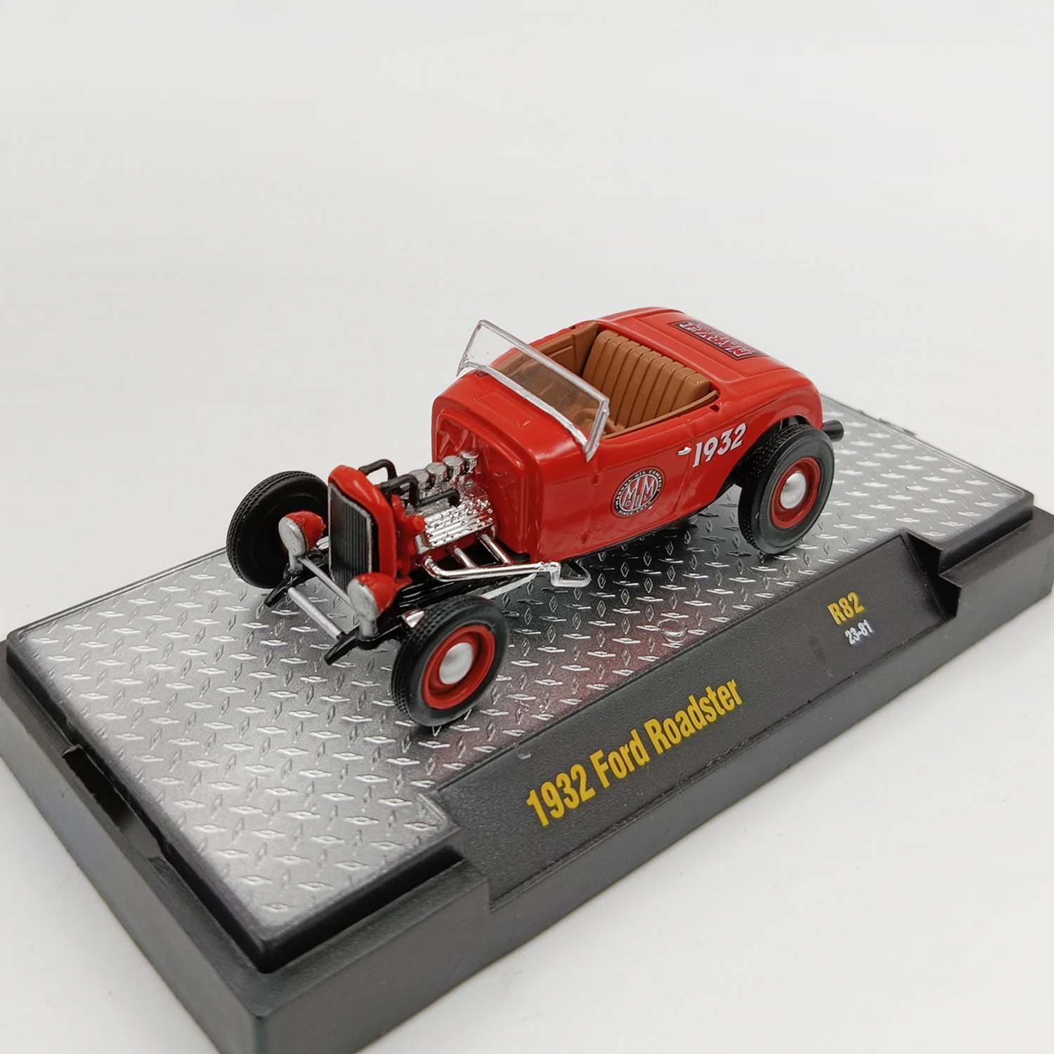 1:64 Scale Diecast Alloy 1932 Ford Roadster Toys Cars Model Classics Nostalgia Adult Gifts Collection Souvenir Static Display