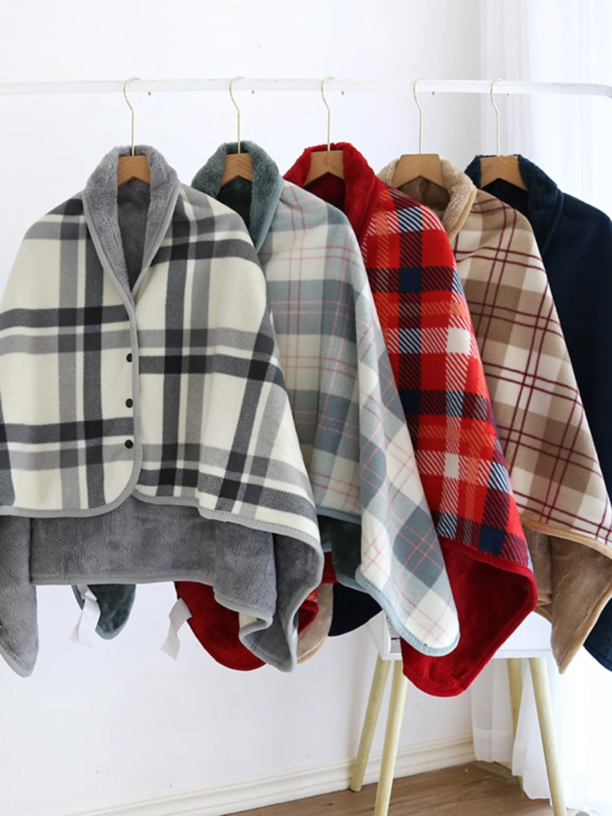 Multifunctional Warm Flannel Nap Blanket Lazy Person's Blanket Fleece Office Warm Shoulder Shawl Children's Blanket Polyester...