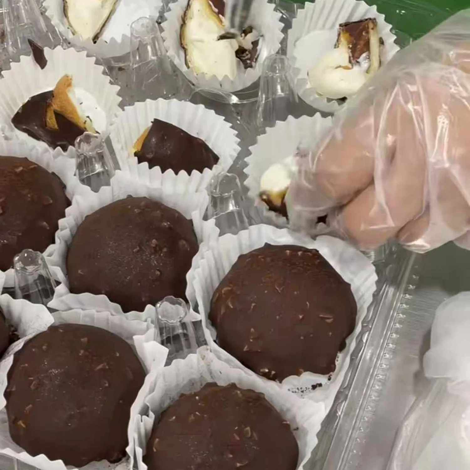 100/200Pcs Heavy Duty White Cupcake Liners, Grease-Resistant Standard Muffin Liners, Small Baking Cups, Supermarket Tasting Cups