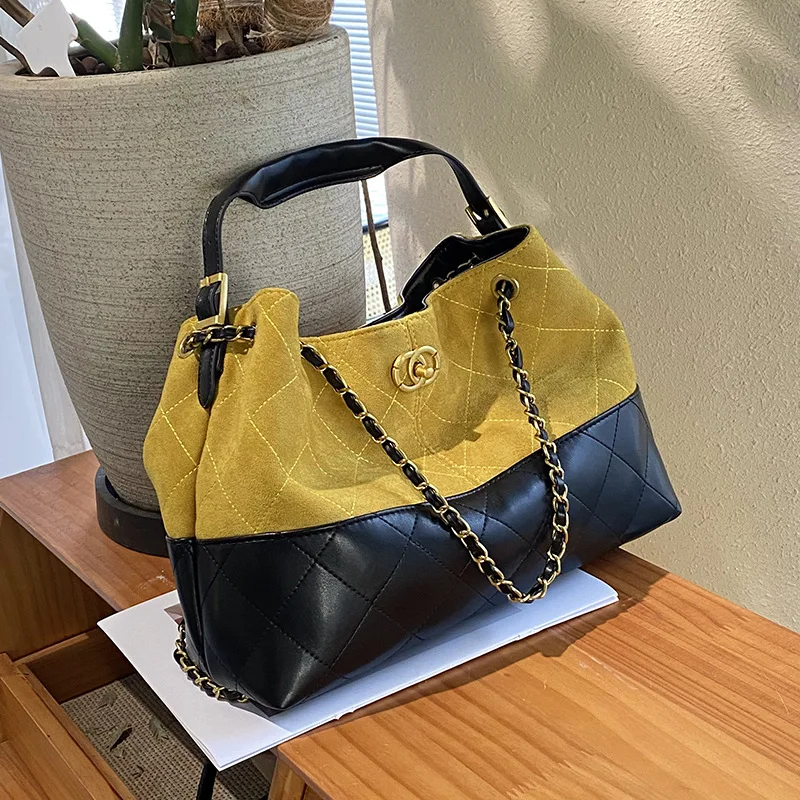 

2025 New Versatile Chain Crossbody Bag Fashionable Commuter Shoulder Bags Underarm Bag Women's Handbag Purse