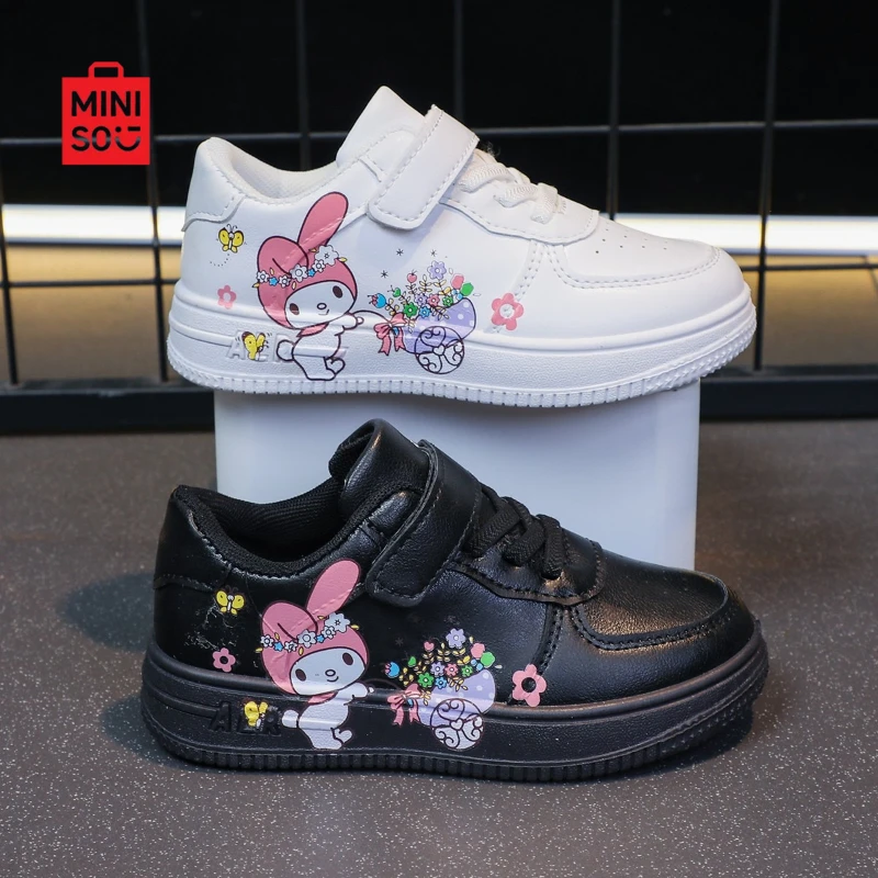 أحذية رياضية للفتيات من Miniso 2025، أحذية منصة بيضاء بحزام فيلكرو لملابس كاجوال كرتونية للأطفال الكبار